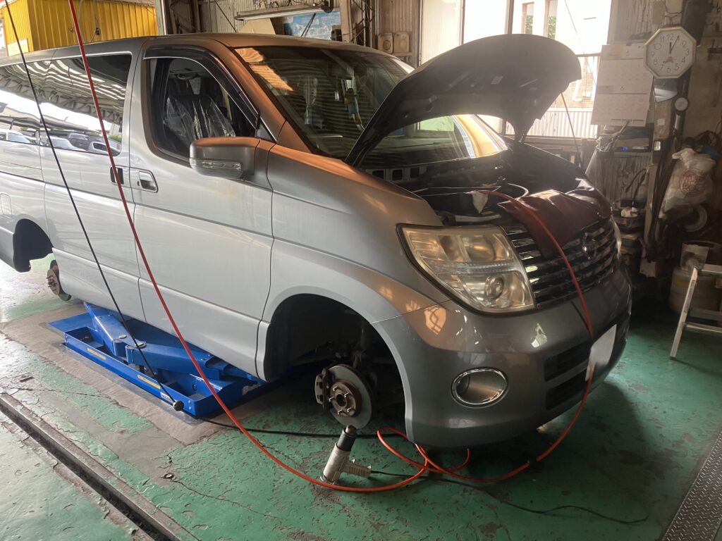 今回ご入庫いただいたエルグランドの車両情報